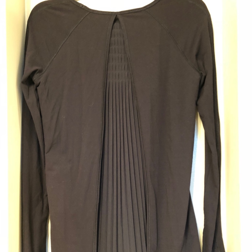lululemon black pleated back athletic top
